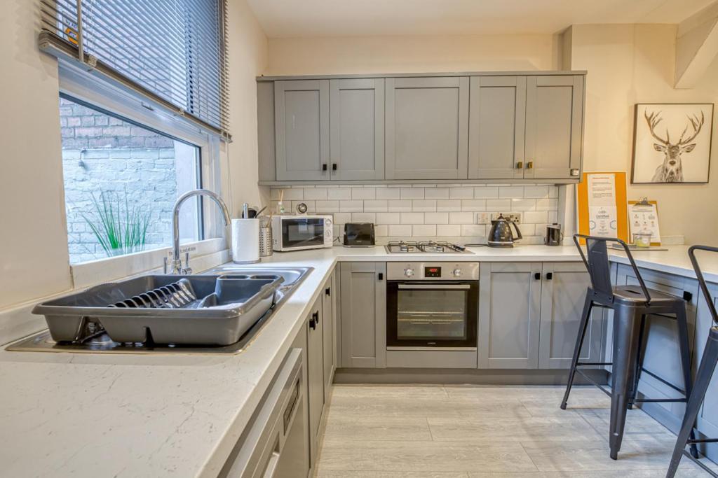 Charming City Home, Beside The Serene Ormeau Park Belfast Esterno foto