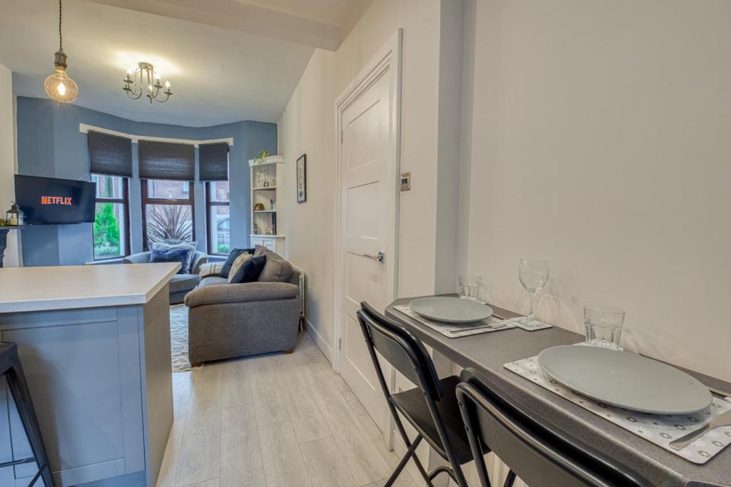 Charming City Home, Beside The Serene Ormeau Park Belfast Esterno foto