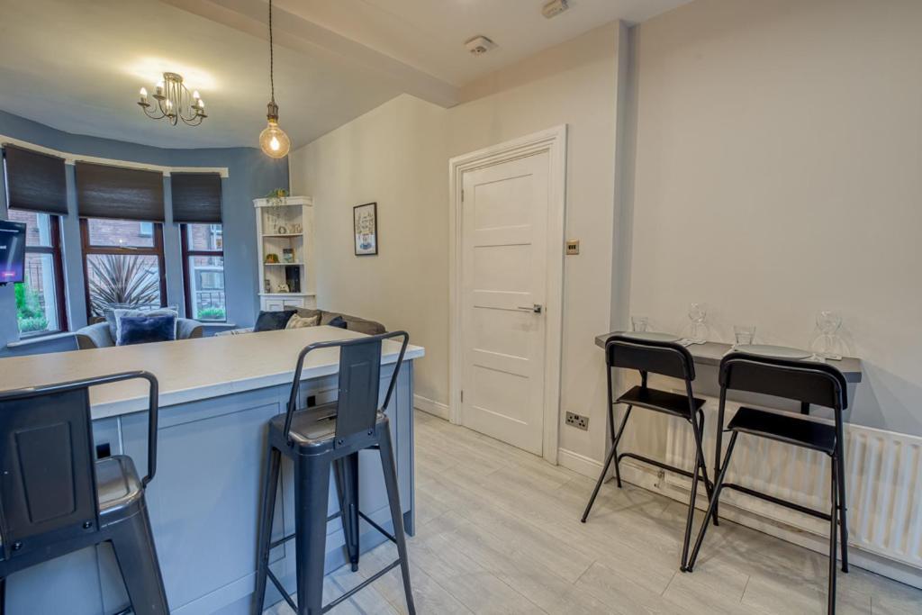 Charming City Home, Beside The Serene Ormeau Park Belfast Esterno foto