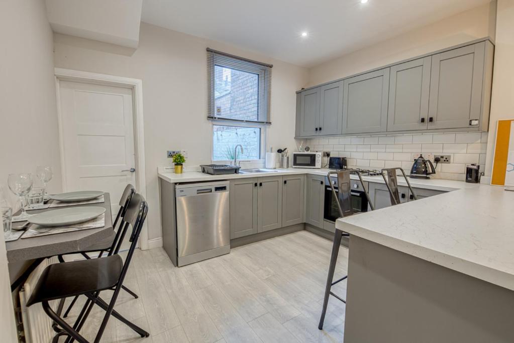 Charming City Home, Beside The Serene Ormeau Park Belfast Esterno foto